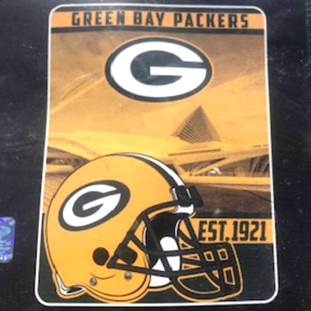 Green Bay Packers Size: 60'' x 80'' Cozy Plush Throw Blanket . New in Packaging
